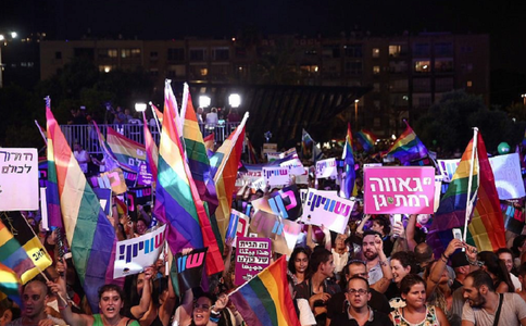 Zeci de mii de israelieni în stradă, împotriva unei legi care exclude accesul cuplurilor de acelaşi sex de la dreptul la mame surogat