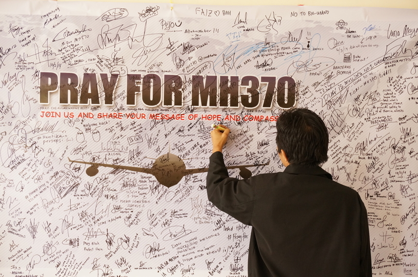 Investigatorii nu pot confirma „cauza dispariţiei” zborului MH370

