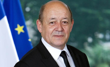 Juncker urmează să-şi reia negocierile în războiul comercial cu Trump, în SUA, după vacanţa parlamentară, spune Le Drian