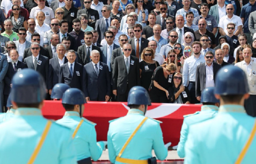 Erdogan promite reintroducerea pedepsei cu moartea la funeraliile unei femei şi unui copil ucişi în explozia unei bombe artizanale