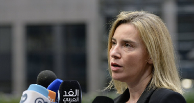 UE ”regretă” impunerea unor sancţiuni americane Iranului şi anunţă intrarea în vigoare simultană a statutului de blocaj