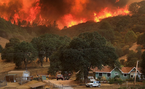Două focare formează cel mai mare incendiu din istoria statului California