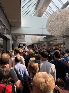 Germania: Mai multe zone ale aeroportului din Frankfurt au fost evacuate, după ce o persoană s-a sustras controlului de securitate