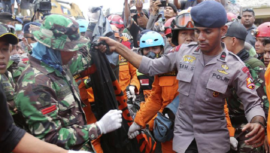 Bilanţul victimelor cutremurului din Indonezia a ajuns la 131 de morţi; peste 156.000 de oameni au fost nevoiţi să se mute