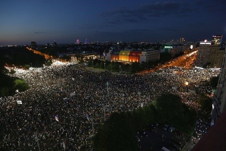 Presa internaţională relatează despre manifestaţiile antiguvernamentale din România