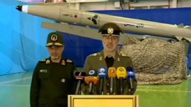 Iranul dezvăluie o rachetă balistică de tip Fateh Mobin de nouă generaţie