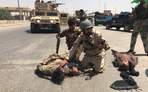 Cel puţin 100 de morţi în rândul forţelor afgane şi aproape dublu în rândul talibanilor în confruntări vizând preluarea controlului asupra oraşului afgan Ghazni 