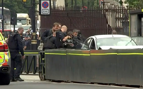 Autorul atacului cu maşină la Parlamentul britanic, soldat cu trei răniţi, suspectat de ”acte teroriste”