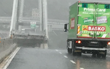 Bilanţul victimelor accidentului de la Genova a ajuns la cel puţin 22 de morţi şi opt răniţi