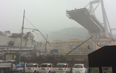 Aproximativ 30 de morţi în urma surpării viaductului ”autostrăzii florilor” la Genova, anunţă Salvini
