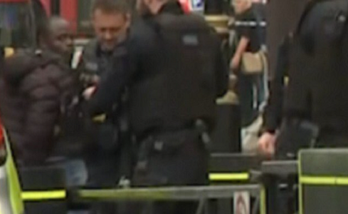 Suspectul în atentatul de la Londra, acuzat de ”tentativă de omucidere”, anunţă poliţia