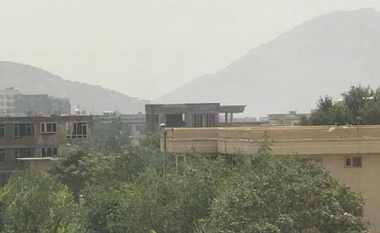 Un centru de antrenament al serviciilor de informaţii afgane NDS din Kabul luat cu asalt, la o zi după un atac sinucigaş la o şcoală, soldat cu cel puţin 37 de morţi, revendicat de Statul Islamic