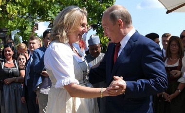 Putin a dansat la nunta ministrului de Externe al Austriei înainte de întâlnirea cu Merkel - VIDEO

