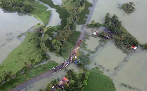 Apele încep să se retragă în statul tropical indian Kerala; bilanţul victimelor inundaţiilor creşte la cel puţin 400 de morţi