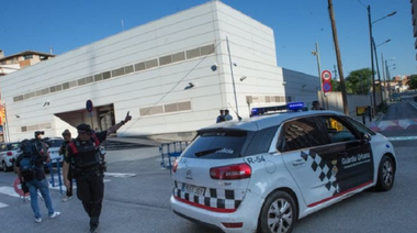 Bărbatul înarmat cu un cuţit, ucis într-un comisatiat din Cornellà de Llobregat, un cetăţean algerian în vârstă de 29 de ani rezident în comună