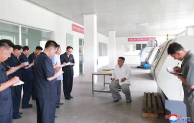 Kim Jong Un critică violent sistemul de sănătate din ţara sa şi-i cataloghează pe conducătorii acestuia drept ”leneşi şi iresponsabili”