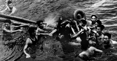 Fostul prizonier de război John McCain, omagiat în Vietnam