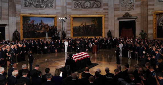 John McCain, omagiat solemn la Capitoliu