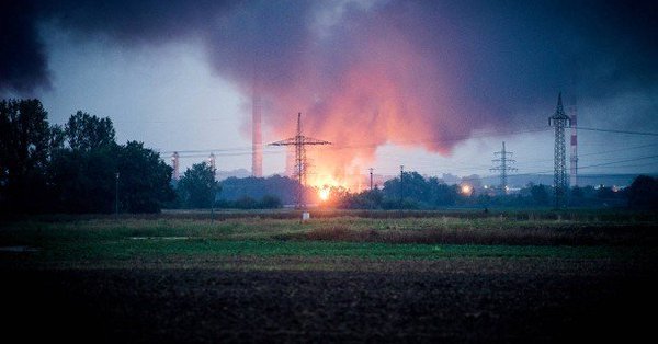Opt persoane rănite în urma unui incendiu izbucnit la o rafinărie în Germania