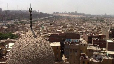 Un bărbat a fost reţinut după ce a aruncat cu un dispozitiv explozibil în apropierea ambasadei SUA din Cairo – Reuters

