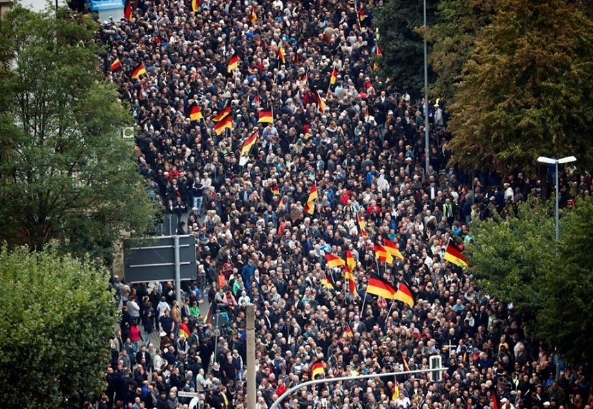 Germania: Şeful serviciilor secrete o contrazice pe Merkel privind demonstraţiile extremei-drepte

