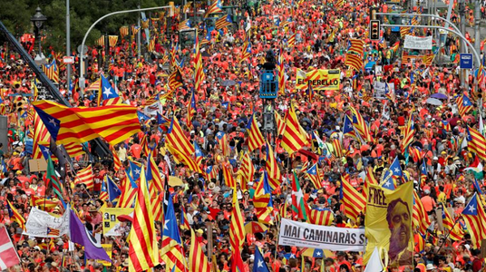 Sute de mii de separatişti catalani, aşteptaţi să ocupe străzile Barcelonei pentru a marca „Diada”
