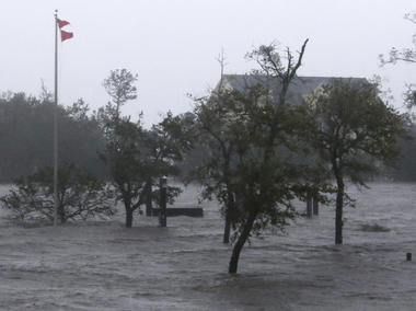 Uraganul Florence - Cel puţin 4 morţi, peste 800.000 de gospodării fără curent electric. Trump va ajunge în zonele afectate. FOTO, VIDEO