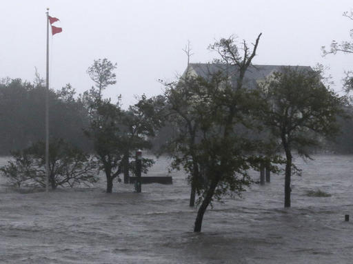 Uraganul Florence - Cel puţin 4 morţi, peste 800.000 de gospodării fără curent electric. Trump va ajunge în zonele afectate. FOTO, VIDEO