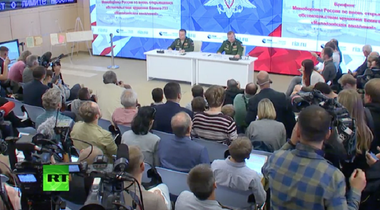 Kievul, acuzat de doborârea zborului MH17 de armata rusă, care denunţă înregistrări video ”trucate”; o ”nouă minciună, un nou fake”, răspunde Poltorak