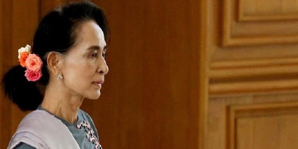 Myanmar: Un fost comentator de politică a fost condamnat la 7 ani de închisoare pentru că a criticat-o pe Aung San Suu Kyi pe Facebook