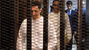 Alaa şi Gamal Mubarak, arestaţi pentru ”manipularea bursei”, eliberaţi pe cauţiune