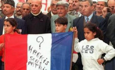 Macron promovează 25 de foşti combatanţi harki din Războiul din Algeria în ordinele Legiunii de Onoare şi al Meritului