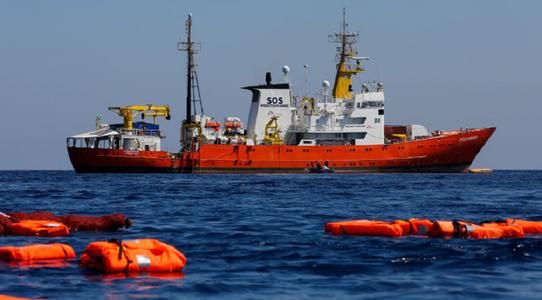 Franţa sugerează ca nava Aquarius să debarce cei 58 de migranţi de la bord în Malta