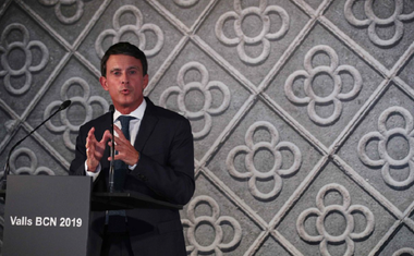 Manuel Valls se lansează în dificila provocare de a cuceri Barcelona