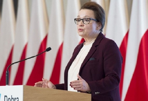 Premierul polonez Mateusz Morawiecki primeşte o lecţie de gramatică de la ministrul său al Educaţiei Anna Zalewska