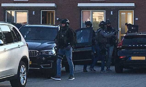 Poliţia olandeză arestează şapte bărbaţi şi anunţă că a dejucat un atentat major