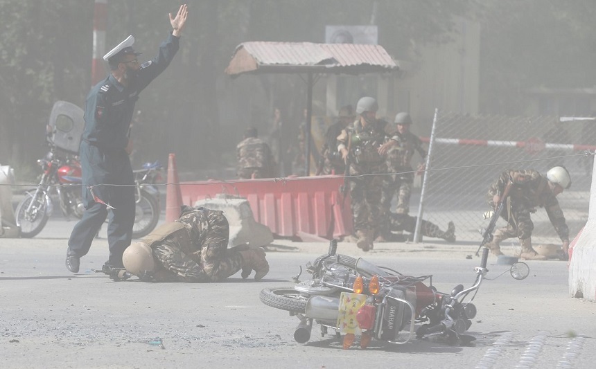 Afganistan: Cel puţin 13 persoane au murit într-un atentat sinucigaş la un miting electoral; atacul a fost revendicat de ISIS

