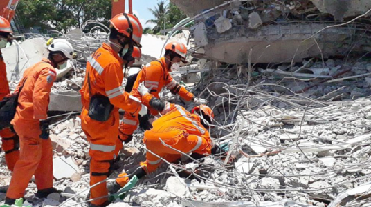 Indonezia: 31 de minori, găsiţi în viaţă după o săptămână de la cutremurul care a afectat insula Sulawesi