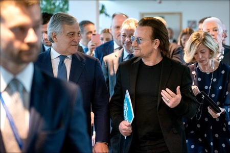 Bono, în Parlamentul European: Oamenii sunt neliniştiţi de migraţia negestionată, dar eu sunt atât de încântat de ce se întâmplă pe continentul vecin