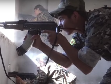 Forţe kurde anunţă că au arestat peste 900 de jihadişti străini