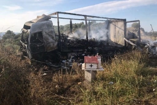 Cel puţin 11 persoane au murit în Grecia după ce un camion şi o autoutilitară s-au ciocnit; MAE verifică dacă există români printre victime. FOTO, VIDEO