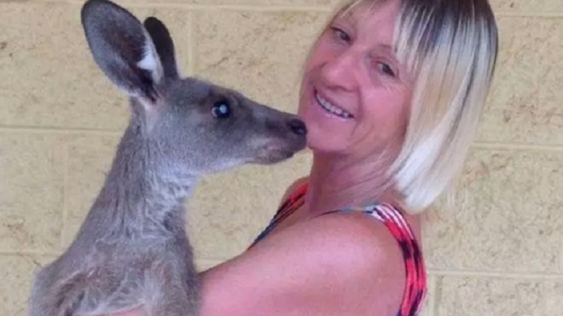 O familie din Australia a fost atacată de un cangur; o femeie are un plămân perforat şi mai multe coaste rupte, fiind internată în spital