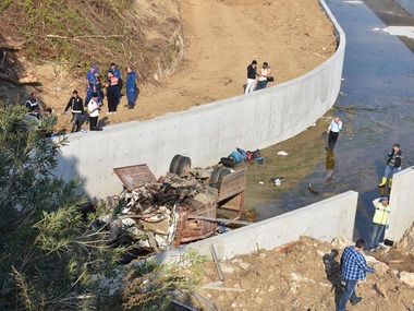 Turcia: 22 de migranţi, printre care şi copii, au murit după ce camionul în care se aflau s-a răsturnat în apropiere de Izmir; 13 persoane au ajuns la spital. VIDEO