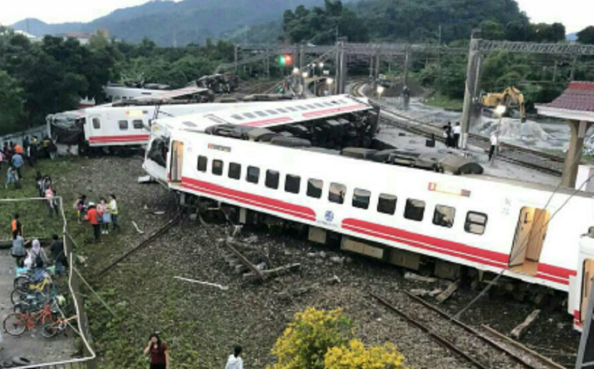 Cel puţin 17 morţi în estul Taiwanului, în urma deraierii unui tren