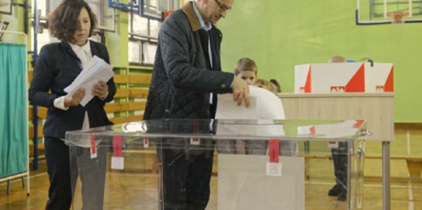 Partidul Lege şi Justiţie câştigă alegerile locale în Polonia, însă rezultatele aduc optimism în tabăra opoziţiei

