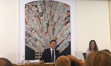 Roma îşi menţine bugetul, dar promite UE să controleze datoria şi deficitul