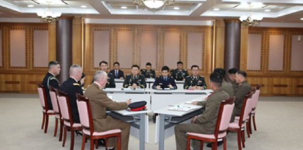 Phenianul, Seulul şi Comandamentul ONU condus de americani convin măsuri de demilitarizare în Zona de Securitate Comună (JSA), în satul Panmunjom