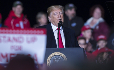 Trump acuză presa că este ”în mare parte” responsabilă de ”furia” din societatea americană, după interceptarea unei serii de colete suspecte