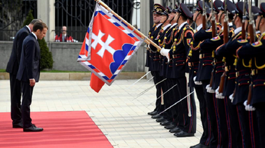 Macron lansează, într-o vizită în Europa de Est, un avertisment la adresa ţărilor care nu respectă principiile UE