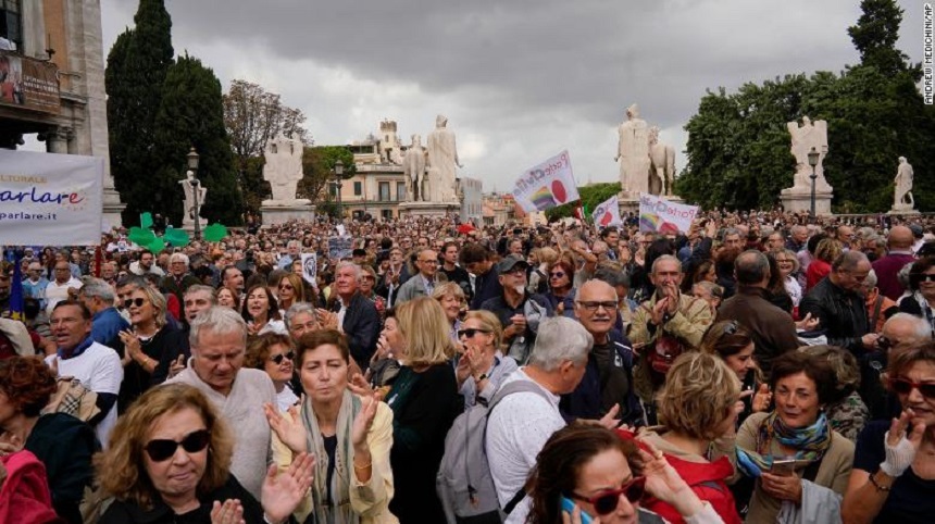 Roma: Câteva mii de persoane au protestat în faţa primăriei din cauza declinului oraşului - VIDEO

